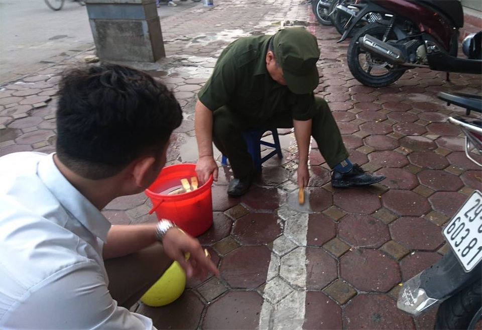 Hà Nội: Vì sao vạch kẻ vỉa hè đường Nguyễn Trãi có hình zích zắc? - 4 Hà Nội: Vì sao vạch kẻ vỉa hè đường Nguyễn Trãi có hình zích zắc? - 4