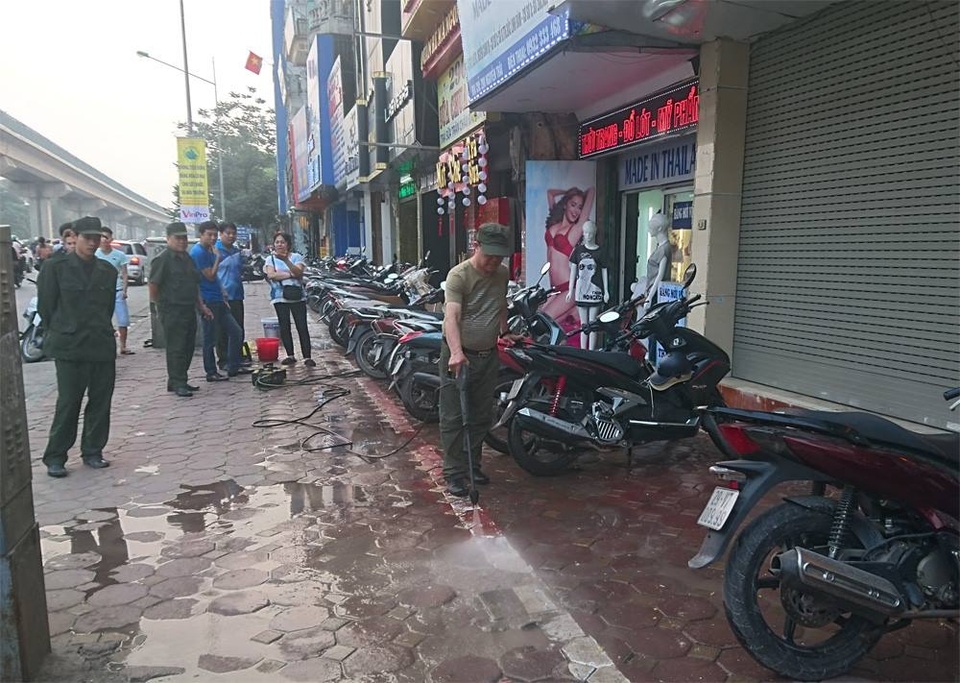 Hà Nội: Vì sao vạch kẻ vỉa hè đường Nguyễn Trãi có hình zích zắc? - 5 Hà Nội: Vì sao vạch kẻ vỉa hè đường Nguyễn Trãi có hình zích zắc? - 5