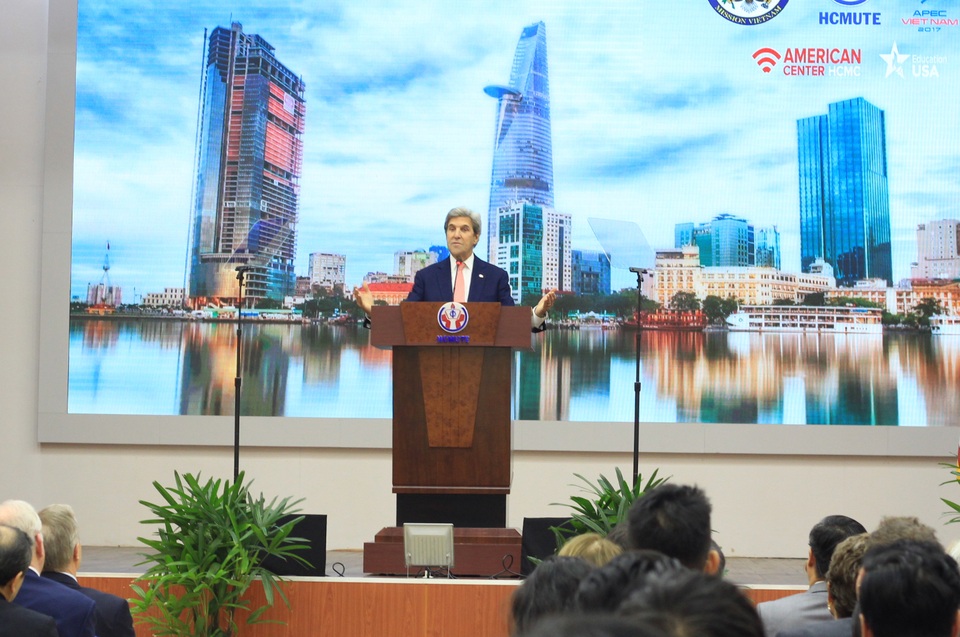 Ngoại trưởng Mỹ John Kerry: Tôi sẽ trở lại Việt Nam - 1
Ngoại trưởng John Kerry phát biểu tại Đại học Sư phạm Kỹ thuật TP.HCM (Ảnh: Lê Phương)