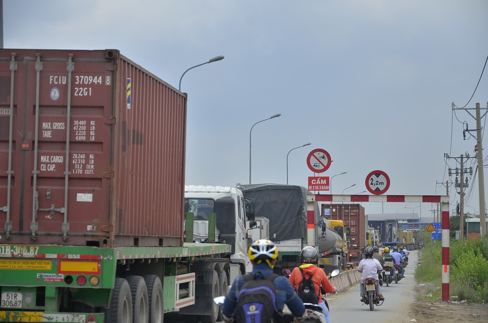 Cầu Phú Mỹ "đông cứng" từ sáng đến trưa - 7 Cầu Phú Mỹ "đông cứng" từ sáng đến trưa - 7