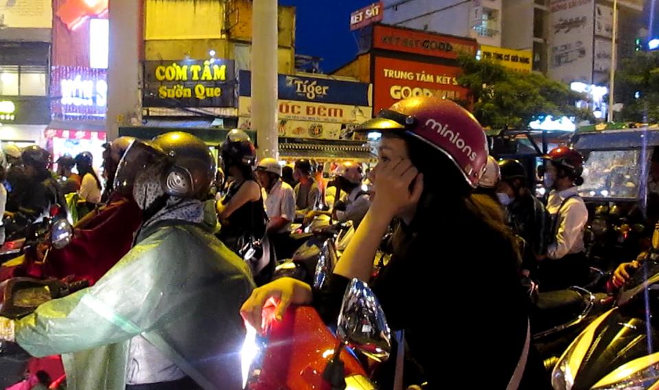 Nhiều người mệt mỏi với cảnh kẹt xe kéo dài