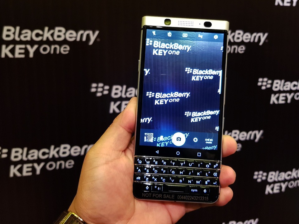 Blackberry KeyOne chính thức lên kệ, giá 14,9 triệu đồng - 1 Blackberry KeyOne