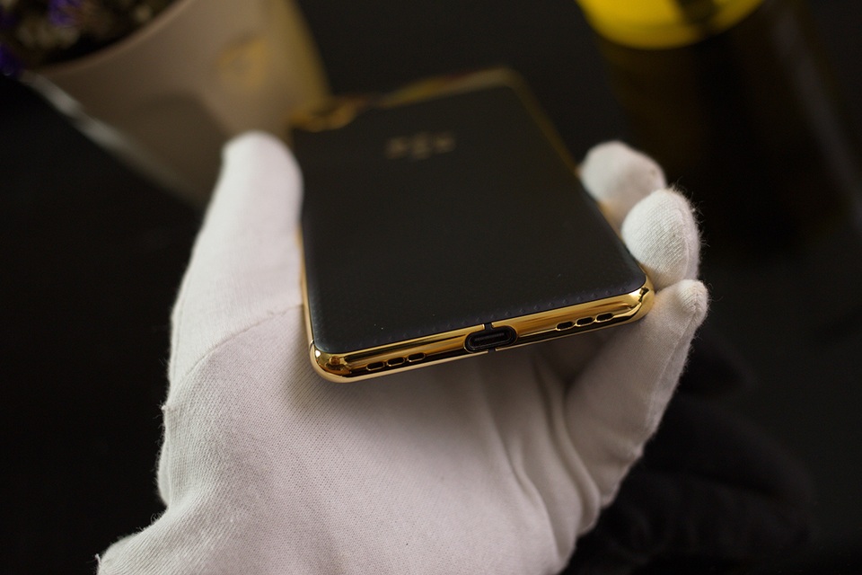 Ngắm phiên bản Blackberry KeyOne mạ vàng 24K đầu tiên tại Việt Nam - 3 Ngắm phiên bản Blackberry KeyOne mạ vàng 24K đầu tiên tại Việt Nam - 3