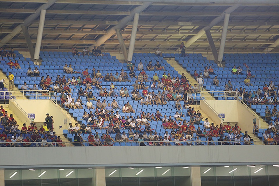 Đối tác của VFF lỗ nặng trong sự kiện U20 Argentina sang Việt Nam? - 2 VFF chưa đánh giá đúng thị hiếu của khán giả Việt Nam, chưa phục vụ tốt khiến người hâm mộ không mặn mà với sự kiện (ảnh: Gia Hưng)