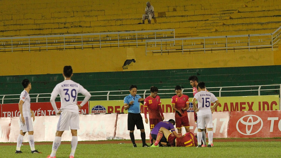 Những góc khác, có thể dễ dàng đếm người xem trên đầu ngón tay