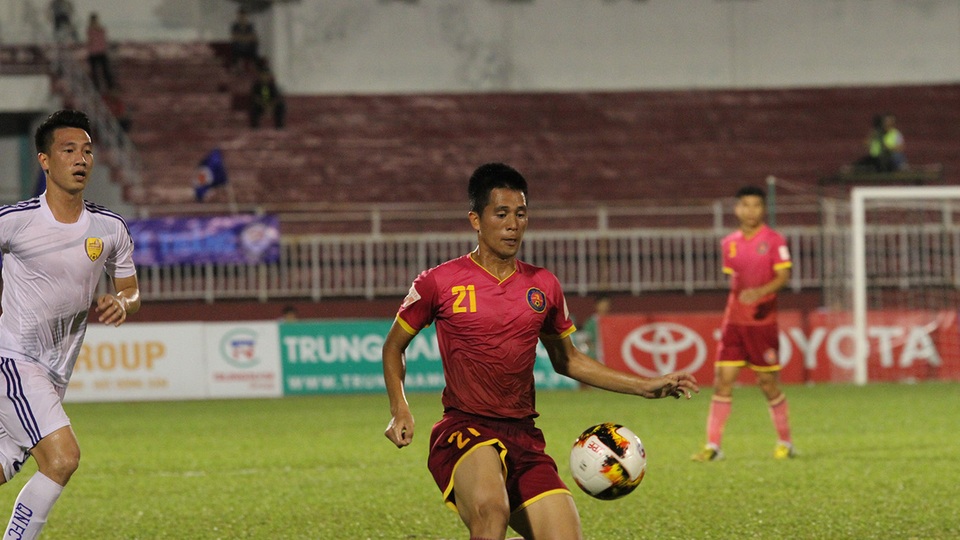 Lượt đi V-League 2017: Nhức nhối vấn đề trọng tài - 2 khán giả mỗi lúc một vắng (ảnh: Trọng Vũ)