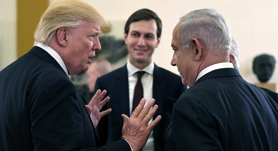 Ai đứng sau quyết định rúng động Trung Đông của Tổng thống Trump? - 1
Tổng thống Mỹ Donald Trump (trái), Thủ tướng Israel Benjamin Netanyahu (phải) và cố vấn Jared Kushner (Ảnh: Getty)