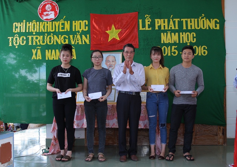 Dòng họ nổi tiếng nhất về học hành ở Đắk Nông - 1
Hàng năm, dòng họ này có nhiều con em đỗ vào các trường cao đẳng, đại học và học tiếp cao học