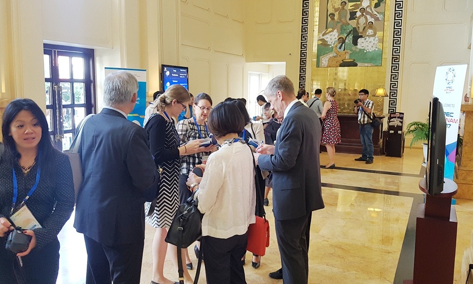 21 nền kinh tế tham dự Diễn đàn Phụ nữ và Kinh tế APEC 2017 - 3 Các đại biểu trên thế giới trao đổi bên lề Hội nghị