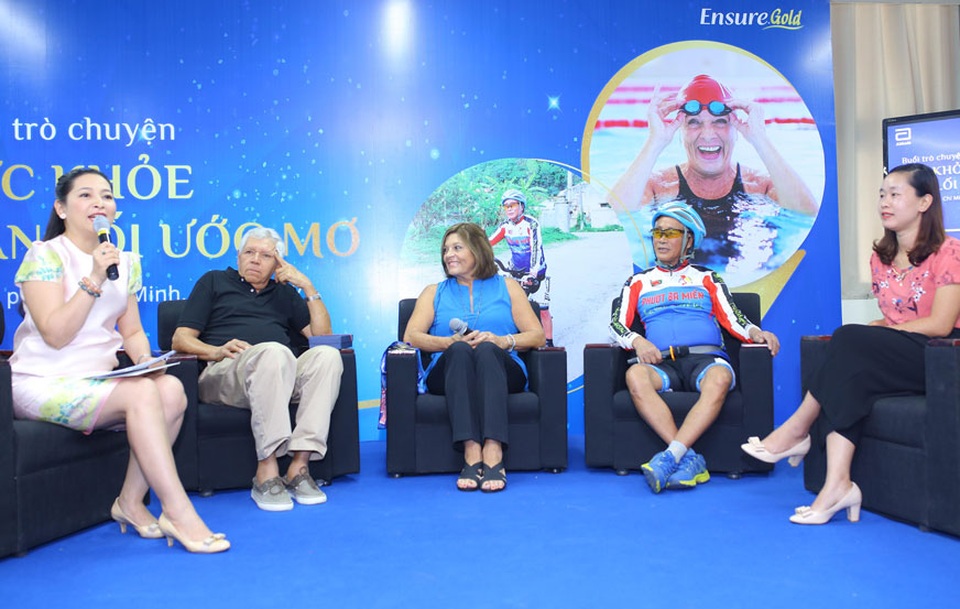 
Các khách mời đặc biệt chia sẻ tại sự kiện Bạn đồng hành chăm sóc sức khỏe cha mẹ
