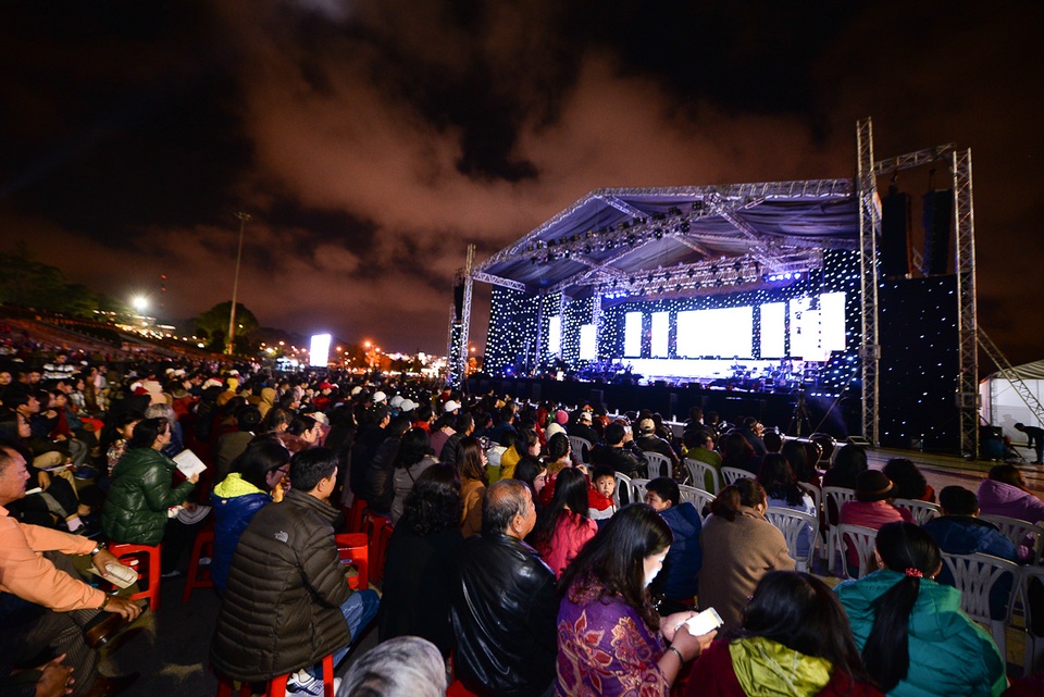 Với chủ đề Thư tình gửi một người, đêm nhạc Trịnh Công Sơn đã tái hiện lại cuộc tình lãng mạn của nhạc sĩ họ Trịnh cùng người tình mang tên Dao Ánh. Câu chuyện được trích từ 300 bức thư mà cố nhạc sĩ Trịnh Công Sơn gửi cho người yêu.