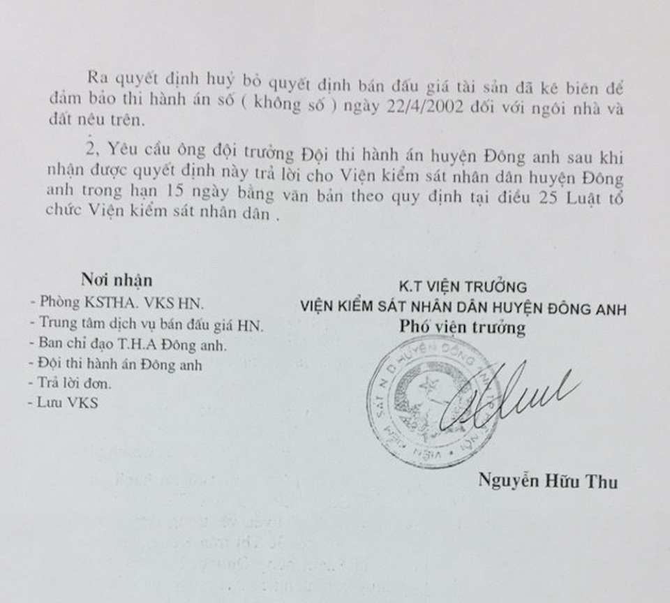 Nguyên cớ gì dẫn đến vụ thi hành án kiểu “sống chết mặc bay” lạ kỳ giữa thủ đô? - 3
Kháng nghị của VKSND huyện Đông Anh liên quan đến vụ thi hành án kiểu sống chết mặc bay.