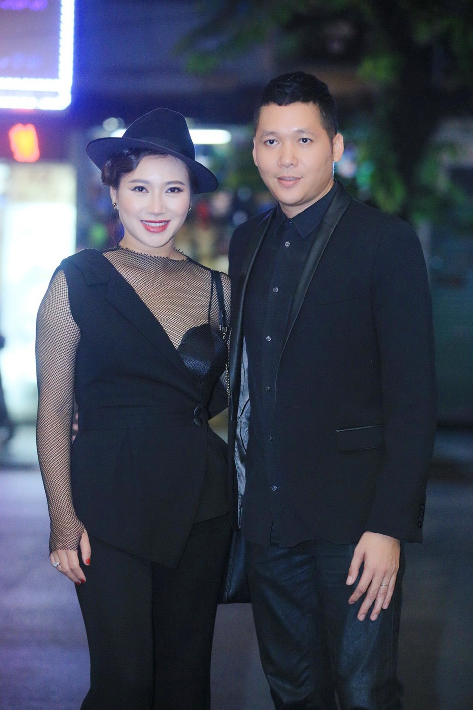 Việt Anh: “Nói đổi đời với cuộc sống thượng lưu là hơi nặng lời với tôi” - 9 Ca sĩ Khánh Linh được ông xã chăm chút cẩn thận. Hiện cô có cuộc sống hạnh phúc, bình yên bên người chồng thứ 2.