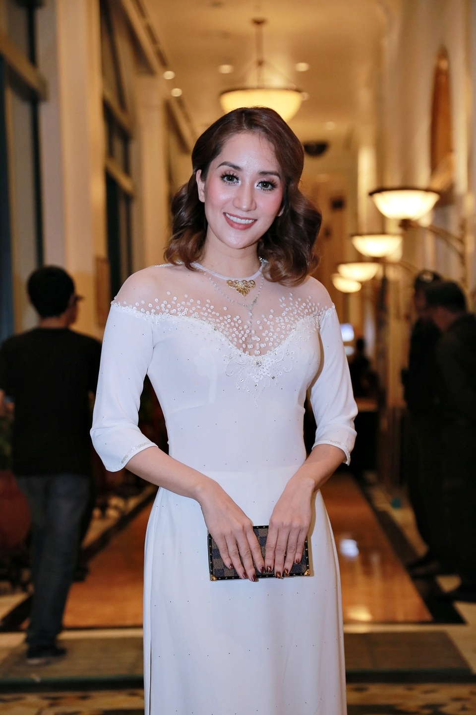 Phan Hiển tình tứ ôm eo, ngọt ngào khen Khánh Thi “em rất đẹp” - 3 Phan Hiển tình tứ ôm eo, ngọt ngào khen Khánh Thi “em rất đẹp” - 3