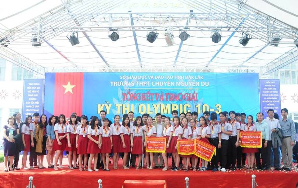 “Nữ sinh bị cưa chân” giành huy chương Bạc kỳ thi Olympic môn Địa lý - 2
Dù gặp nhiều khó khăn nhưng Hà Vi vẫn nỗ lực không ngừng trong học tập