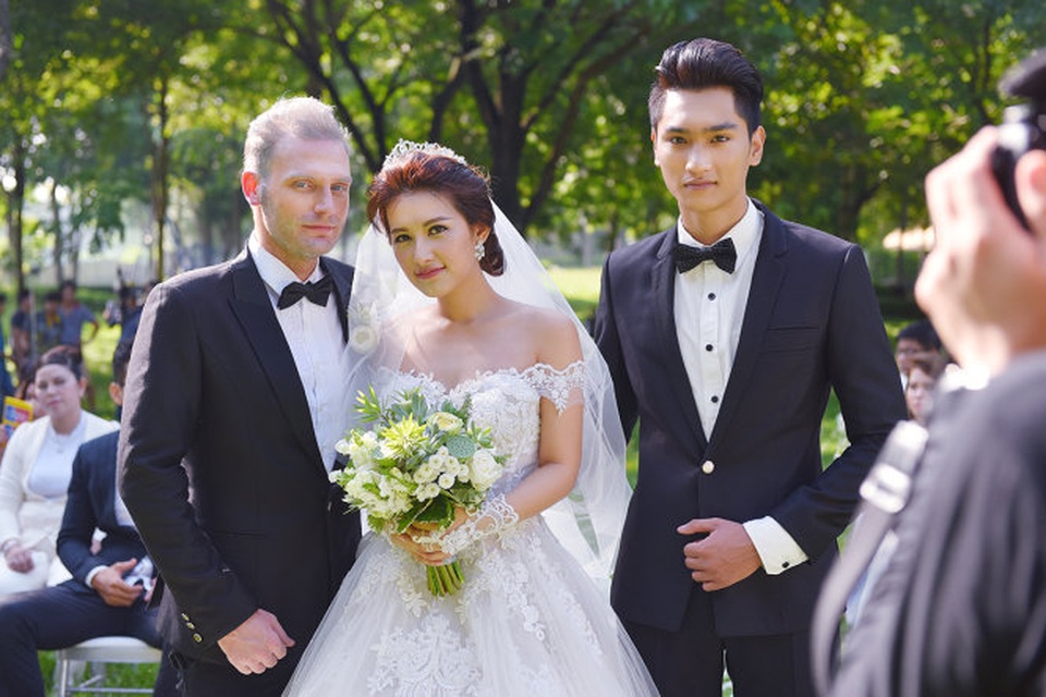 Lắng nghe những ca khúc cảm động nhân Ngày của Cha - 2 Những hình ảnh trong MV Khi cha đã già. Ảnh: POP.