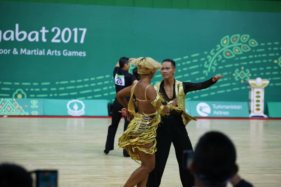 Nguyễn Trung Kiên – Phạm Hồng Anh đã giành HCV ở môn khiêu vũ thể thao