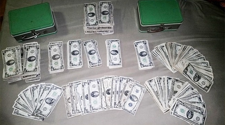 Bất ngờ vớ cả "gia tài" ngay trong nhà mình - 4