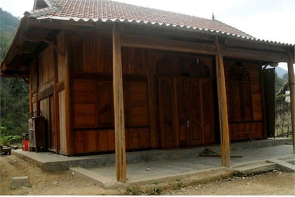 Giàu lên bất ngờ vì những kho báu “rơi trúng đầu” - 2 Ngôi nhà khang trang của anh Ối được xây cất nhưng giờ không ai ở.