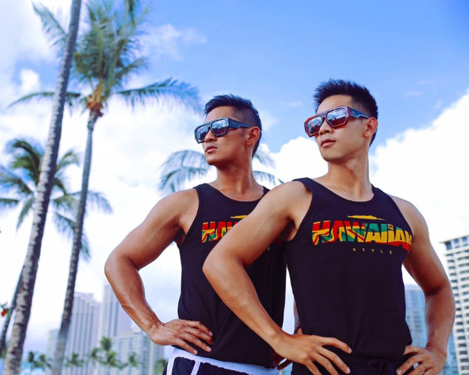 Chí Trung khoe ảnh cưới; Tự Long được gọi là “ông bố bỉm sữa” - 12 Hồ Vĩnh Khoa đăng ảnh cảm ơn mọi người đã chúc phúc cho đám cưới của mình và bạn đời, anh viết: Hôm qua là 1 ngày vô cùng đặc biệt, không chỉ vì là bước ngoặc lớn mà còn vì nhận ra nhiều người dù bình thường ngày ít tương tác trên facebook nhưng vẫn quan tâm và gửi những lời chúc vô cùng đáng yêu đến Khoa. Khoa cám ơn rất nhiều.