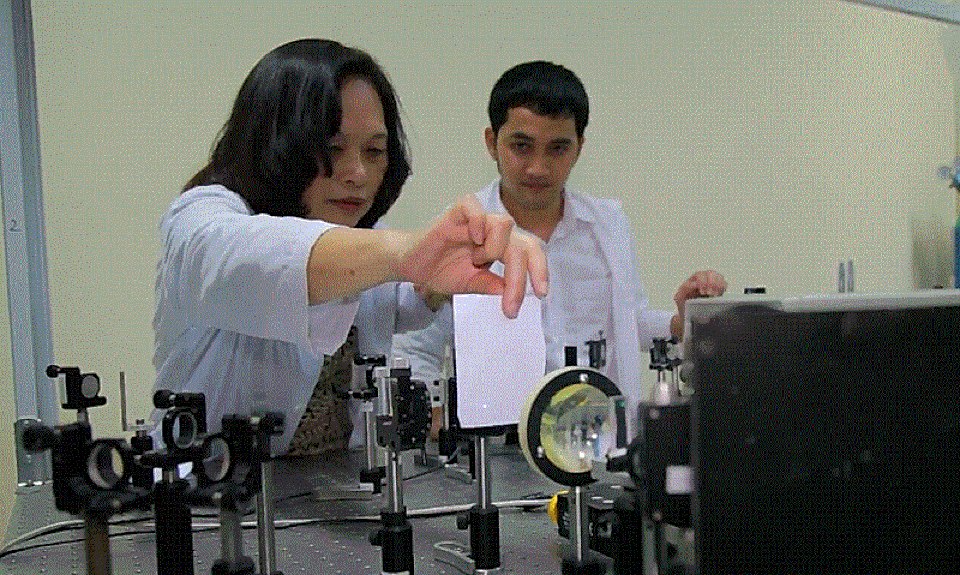 Những điều chưa biết về 5 nhà khoa học nữ nhận Giải thưởng Kovalevskaia 2016 - 3
Không chỉ hăng hái hoạt động trong lĩnh vực khoa học riêng của mình, các nhà khoa học nữ nhận Giải thưởng Kovalevskaia còn truyền niềm say mê nghiên cứu học tập cho thế hệ trẻ của Viện HLKH&CNVN nói chung và các tập thể trẻ của các nhóm chuyên ngành.