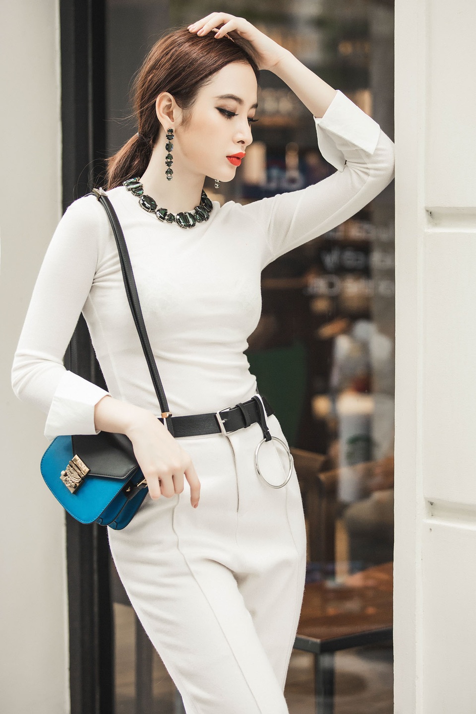 Angela Phương Trinh thích ăn thịt kho và bánh chưng ngày Tết - 7 Trong năm 2017, ngoài việc tập trung cho sự nghiệp, cô sẽ tiếp tục việc học thanh nhạc, ngoại ngữ, thể dục… để hướng đến hình ảnh một nghệ sĩ đa năng.