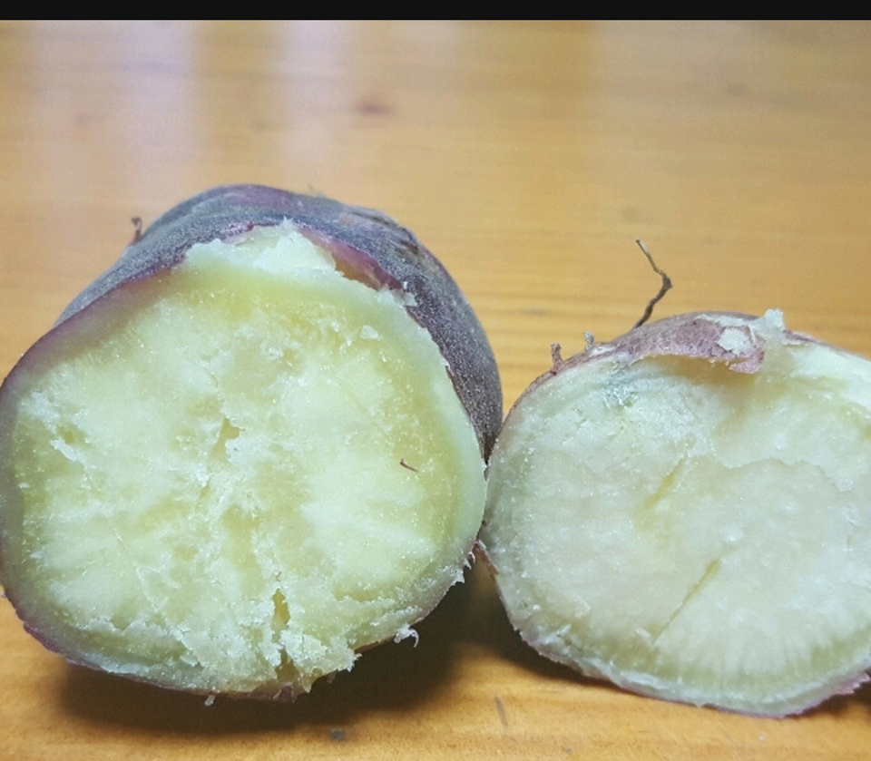 Khoai lang Hàn Quốc chẳng khác khoai Việt, sao vẫn tranh nhau mua? - 1 Khoai bở đã luộc