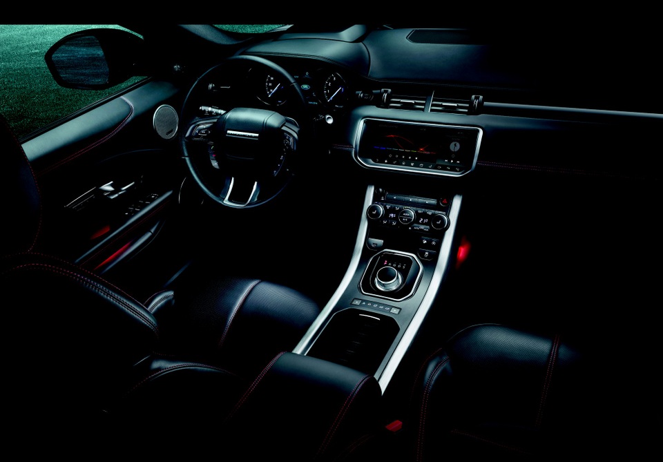 Range Rover Evoque - SUV hạng sang cỡ nhỏ dành cho giới trẻ thành đạt - 3 Khoang điều khiển trung tâm bắt mắt và hiện đại