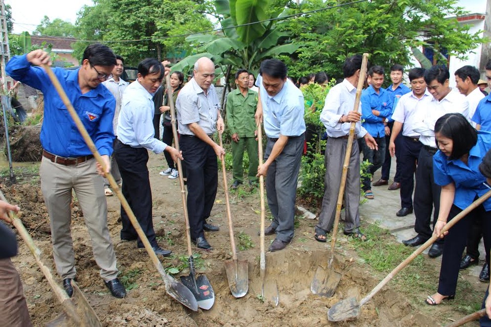 Cô học trò nghèo xúc động đón “Ngôi nhà khăn quàng đỏ” - 2 Dự kiến sau 2 tháng ngôi nhà sẽ hoàn thành