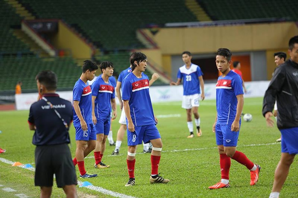 
Tuấn Anh và Đông Triều đá cặp tiền vệ thay Xuân Trường, Duy Mạnh
