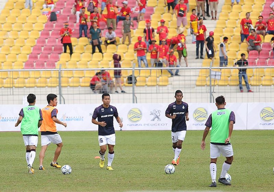 Thua đậm Thái Lan, U22 Việt Nam chia tay SEA Games 29 - 14
Các cầu thủ U22 Thái Lan khởi động