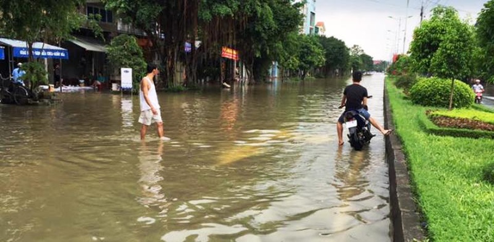 Trời đã hết mưa, nhưng tình trạng ngập lụt tại Khu công nghiệp Châu Sơn vẫn còn