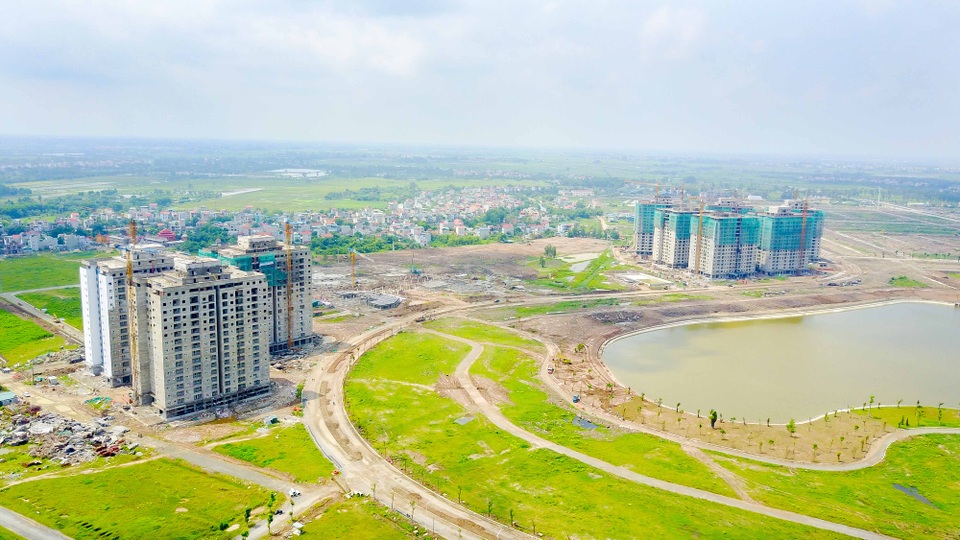 Điểm qua một số dự án của "đại gia điếu cày" ở Hà Nội - 12 Quý I/2016, Tập đoàn Mường Thanh do ông Lê Thanh Thản đứng đầu đã mua lại 95% cổ phần của Công ty Cổ phần Phát triển Địa ốc Cienco5 (Cienco 5 Land), thuộc Cienco 5, qua đó giành chi phối dự án khu đô thị Thanh Hà tại quận Hà Đông, Hà Nội.