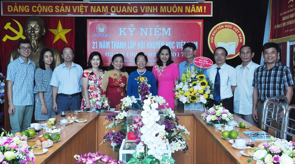 Xây dựng Xã hội học tập nhằm chấn hưng nền giáo dục Việt Nam - 1
Chủ tịch Hội khuyến học Việt Nam Nguyễn Thị Doan cùng các cán bộ Trung ương hội trong buổi kỷ niệm 21 năm thành lập hội (2/10/1996 - 2/10/2017).