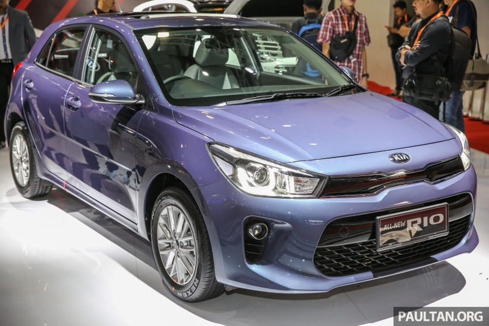 Những mẫu xe mới đáng chú ý nhất tại Triển lãm ô tô Indonesia 2017 - 5
Kia chính thức giới thiệu với thị trường Indonesia mẫu Rio thế hệ thứ tư, với trang bị động cơ hút khí tự nhiên Dual CVVT 1,4 lít, công suất 98 mã lực và mô-men xoắn 133Nm, kết hợp hộp số tự động 4 cấp tiêu chuẩn và hộp số sàn 6 cấp tuỳ chọn.