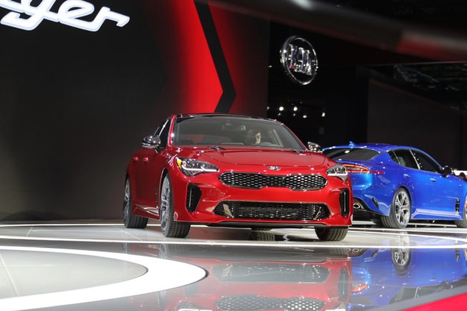 Kia Stinger "lội ngược dòng" - 1 Kia Stinger "lội ngược dòng" - 1