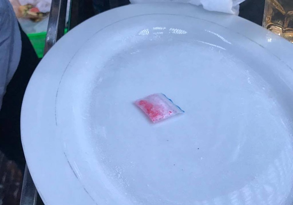 Những gói nghi ma tuý được thu giữ tại các phòng