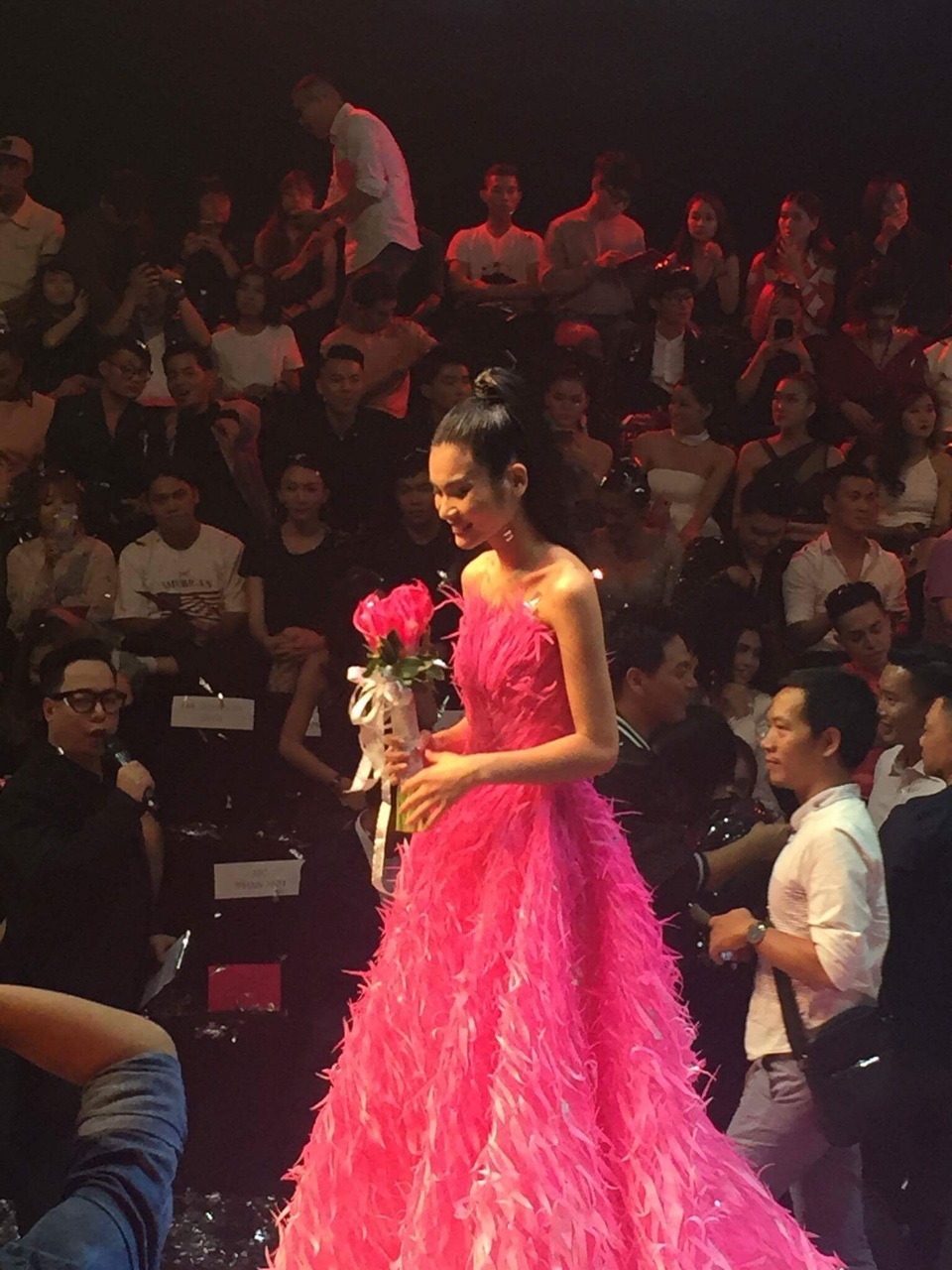 Kết quả chung cuộc, đúng như dự đoán của nhiều cựu Quán quân các mùa Người mẫu Việt Nam - Vietnams Next Top Model, Kim Dung đã trở thành Quán quân của mùa All Stars 2017. Lê Thị Kim Dung sinh năm 1993 ở Nam Định, là cử nhân Đại học Lao động Xã hội, Hà Nội. Cô sở hữu chiều cao 1,79 m, số đo 3 vòng 79-62-91.