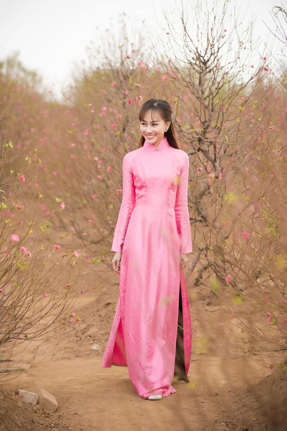 Á hậu Kim Duyên tự tin diện áo dài sau nghi án “dao kéo” vòng 3 - 11 Á hậu Kim Duyên tự tin diện áo dài sau nghi án “dao kéo” vòng 3 - 11