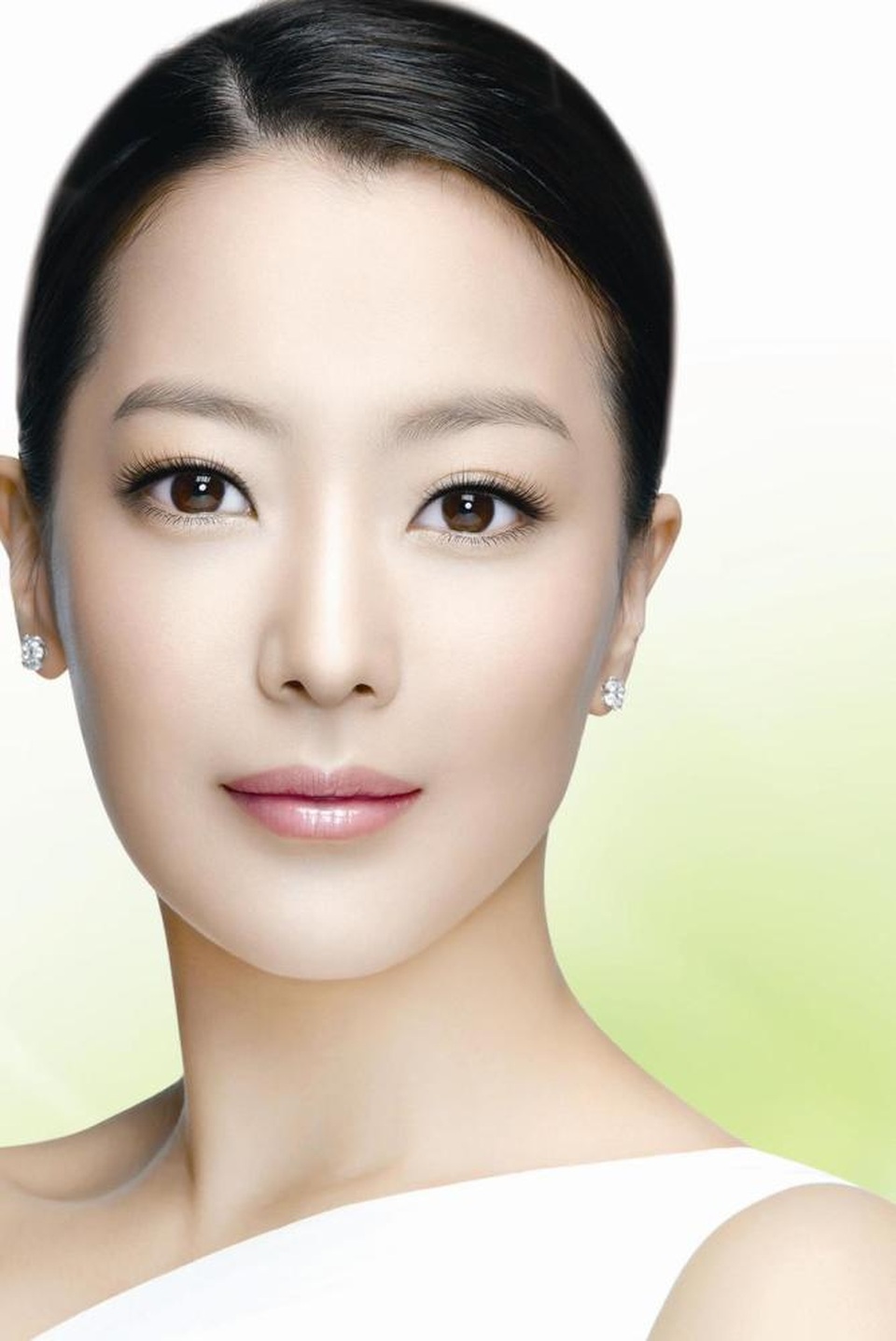 Nhan sắc của mỹ nhân 40 tuổi Kim Hee Sun ngày ấy và bây giờ - 10
Cũng trong năm 2001, kênh truyền hình giải trí của Trung Quốc - China CETV (ChinaEntertainmentTV) đã đưa Kim Hee Sun vào danh sách 10 nghệ sĩ hàng đầu châu Á và chọn cô là Diễn viên Hàn Quốc được yêu thích nhất.