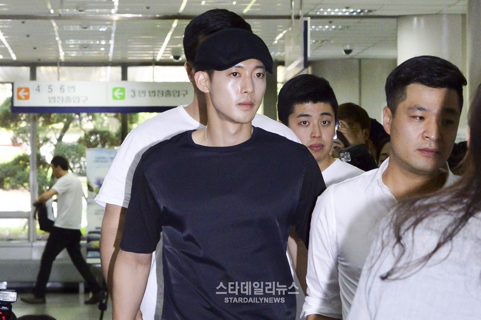 Kim Hyun Joong sắp xuất ngũ - 1
Kim Hyun Joong sẽ xuất ngũ vào ngày 11/2 tới.