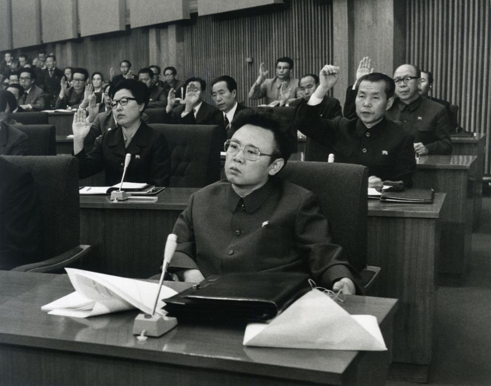 Đại gia đình của nhà lãnh đạo Triều Tiên Kim Jong-un - 3
Ông Kim Jong-il kế nhiệm cha vào năm 1994 và nắm quyền cho tới khi qua đời ở tuổi 69 vào năm 2011. (Ảnh: Reuters/KCNA)