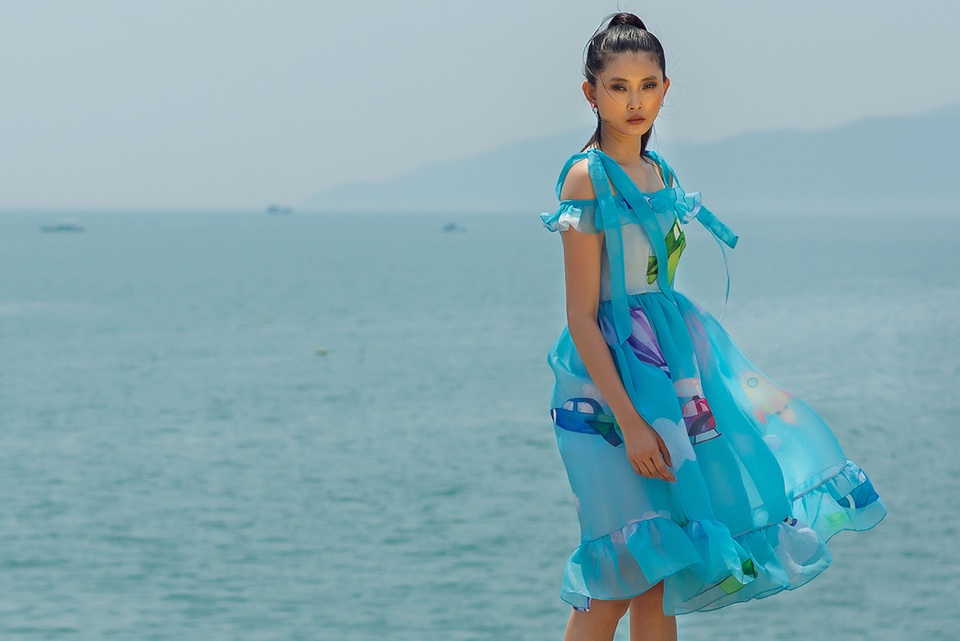 Kim Nhung bay bổng cùng váy áo hoạ tiết áng mây - 9 Kim Nhung bay bổng cùng váy áo hoạ tiết áng mây - 9