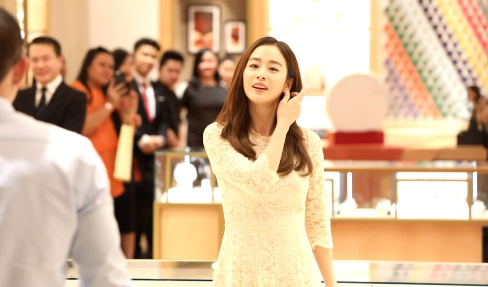 
Nữ diễn viên 36 tuổi thổ lộ, cô muốn sớm sinh con cho Bi (Rain).
