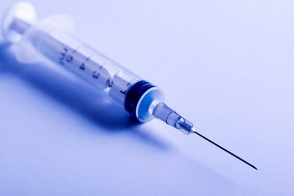 9x dùng kim tiêm hút máu và doạ bị nhiễm HIV, để cướp tài sản - 1 Đối tượng Minh sử dụng kim tiêm dính máu để uy hiếp nạn nhân, cướp tài sản (ảnh minh họa)