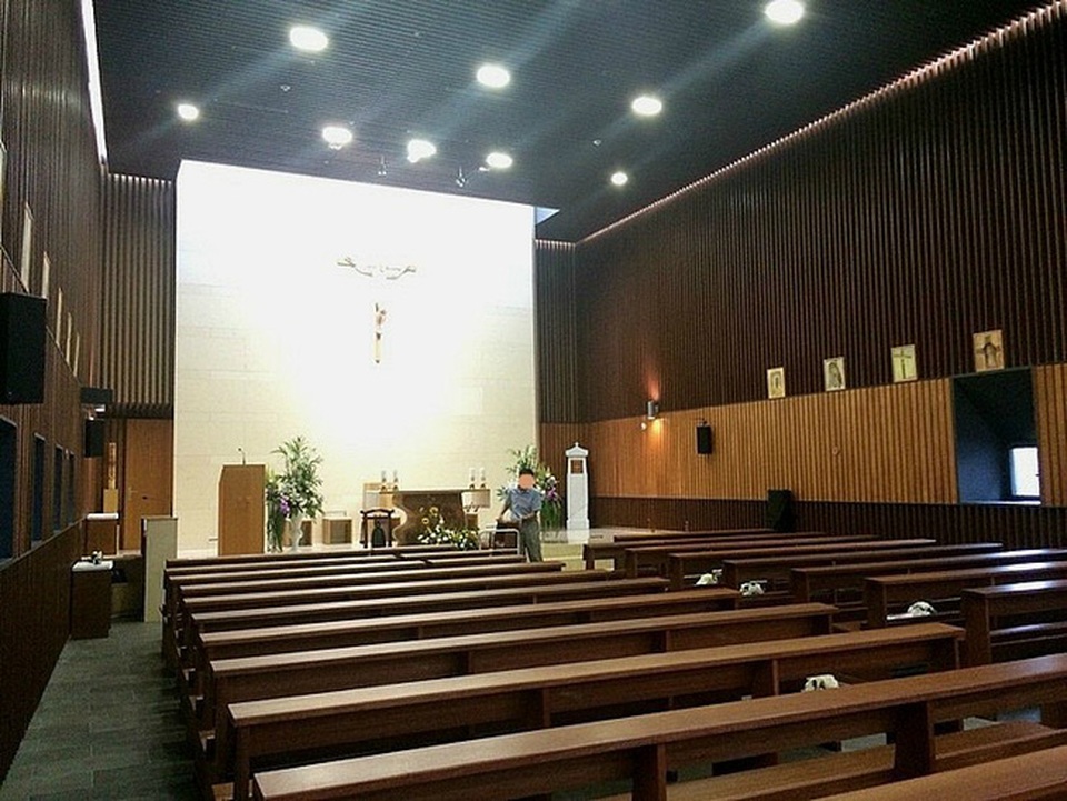 Bi (Rain) hạnh phúc bên cô dâu Kim Tae Hee sau đám cưới giản dị - 10
Bên trong nhà thờ nơi diễn ra lễ thành hôn của Bi (Rain) và Kim Tae Hee