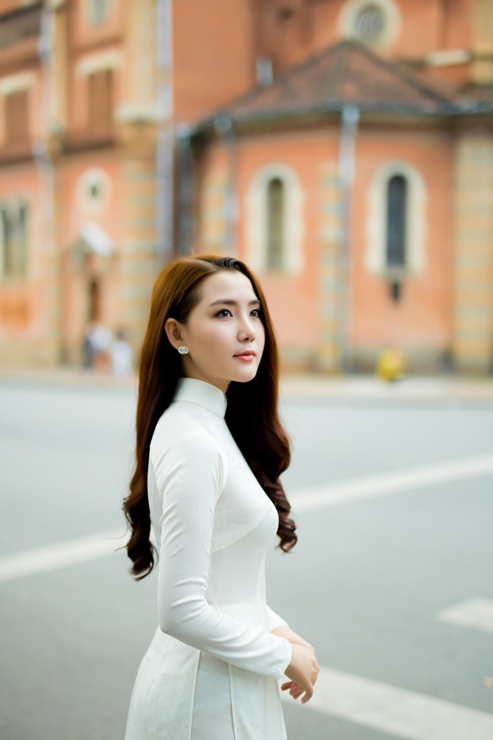 Hoa khôi Áo dài hóa giải những câu hỏi “phát khóc” ngày Tết - 1
Miss Áo dài cuộc thi Nữ sinh viên Việt Nam duyên dáng Hoàng Kim Phương gợi ý giúp các bạn gái hóa giải những câu hỏi khó dịp Tết.