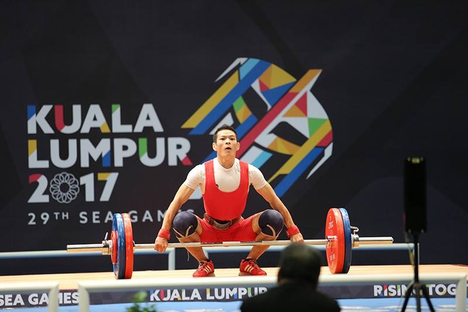 Nhật ký SEA Games ngày 28/8: Cử tạ giành cú đúp HCV - 17
Thạch Kim Tuấn thành công ở nội dung cử giật lần đầu 120kg