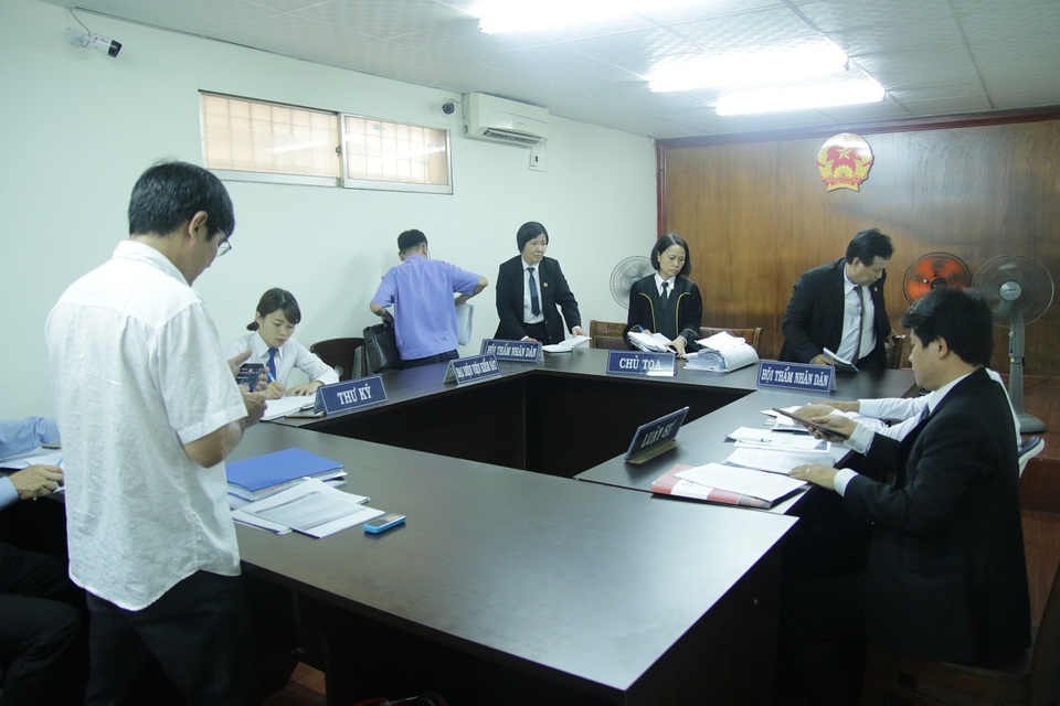 Hoãn phiên tòa “bầu” Kiên kiện công ty do mình lãnh đạo - 1 Đại diện các bên tại phiên tòa sáng nay