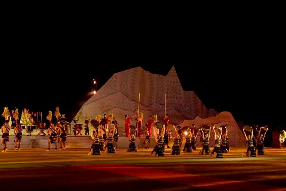 Khai mạc Festival Di sản Quảng Nam lần thứ VI 2017 - 2 Các tiết mục văn nghệ tại lễ khai mạc Festival Di sản Quảng Nam lần thứ VI 2017